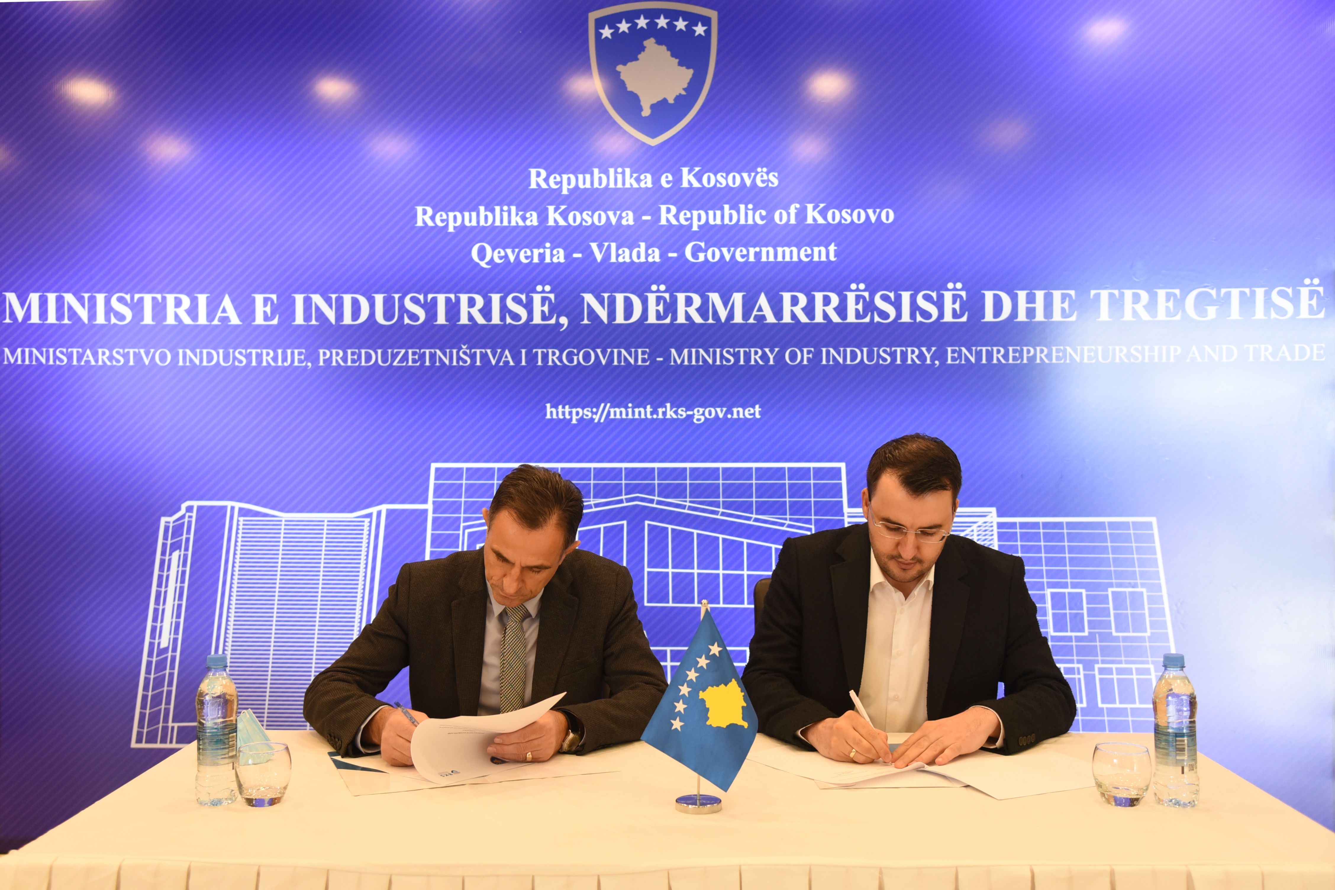 NËNSHKRUHEN MEMORANDUME BASHKËPUNIMI PËR TË MUNDËSUAR QASJEN MË TË LEHTË NË INFORMATAT E BIZNESEVE NGA ANA E BKS-SË.